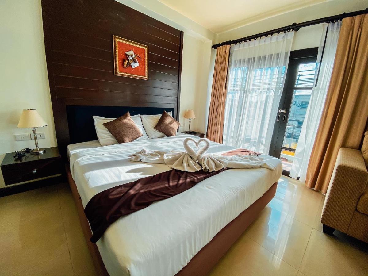 Enjoy'S Beach House & Cafe' Ban Karon Exterior photo