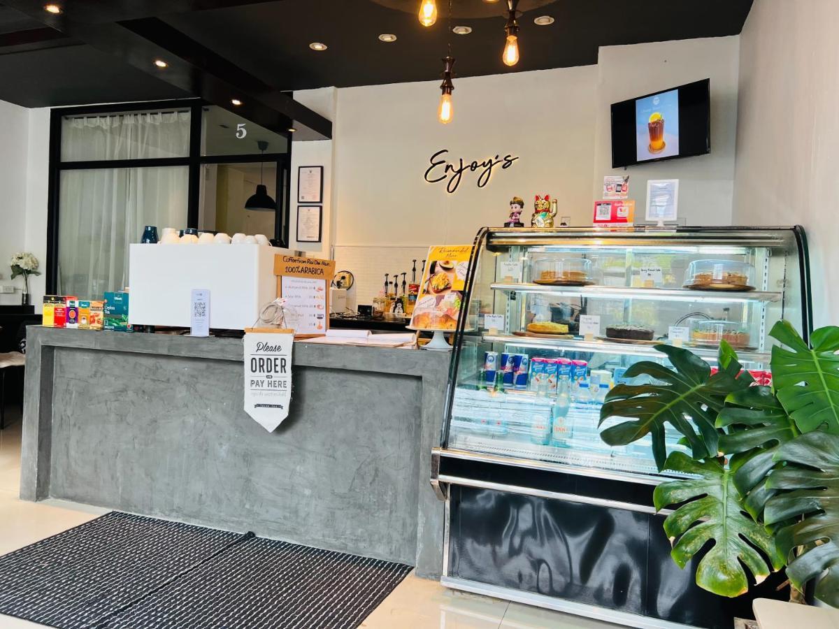 Enjoy'S Beach House & Cafe' Ban Karon Exterior photo