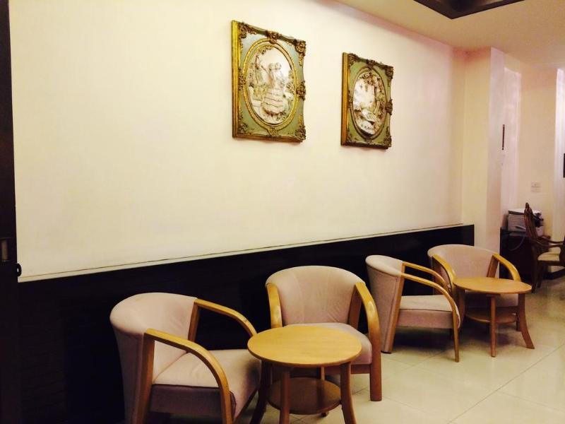 Enjoy'S Beach House & Cafe' Ban Karon Exterior photo