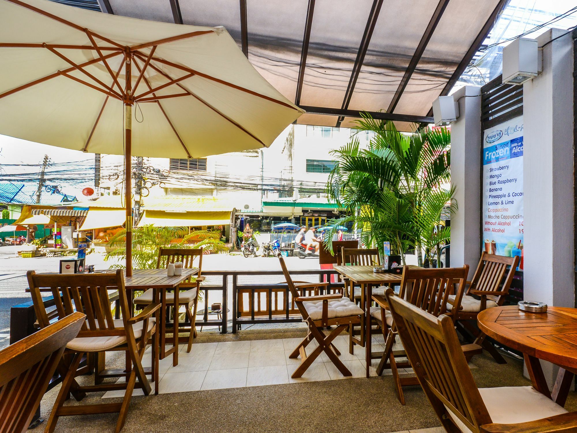 Enjoy'S Beach House & Cafe' Ban Karon Exterior photo